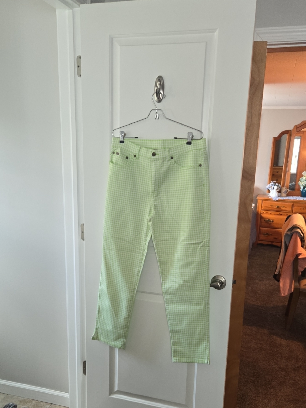 DG2 by Diane Gilman Green Gingham Cropped Pants